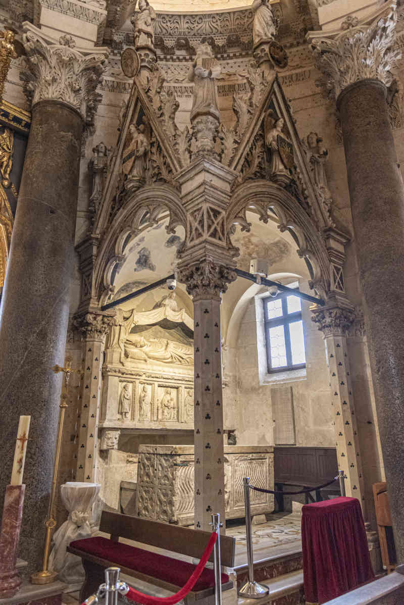 Croacia - Split 20 - palacio de Diocleciano - catedral de San Domnión